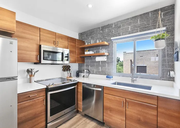 Contemporary Hub In Dtph - Pool & Parking Apartment *